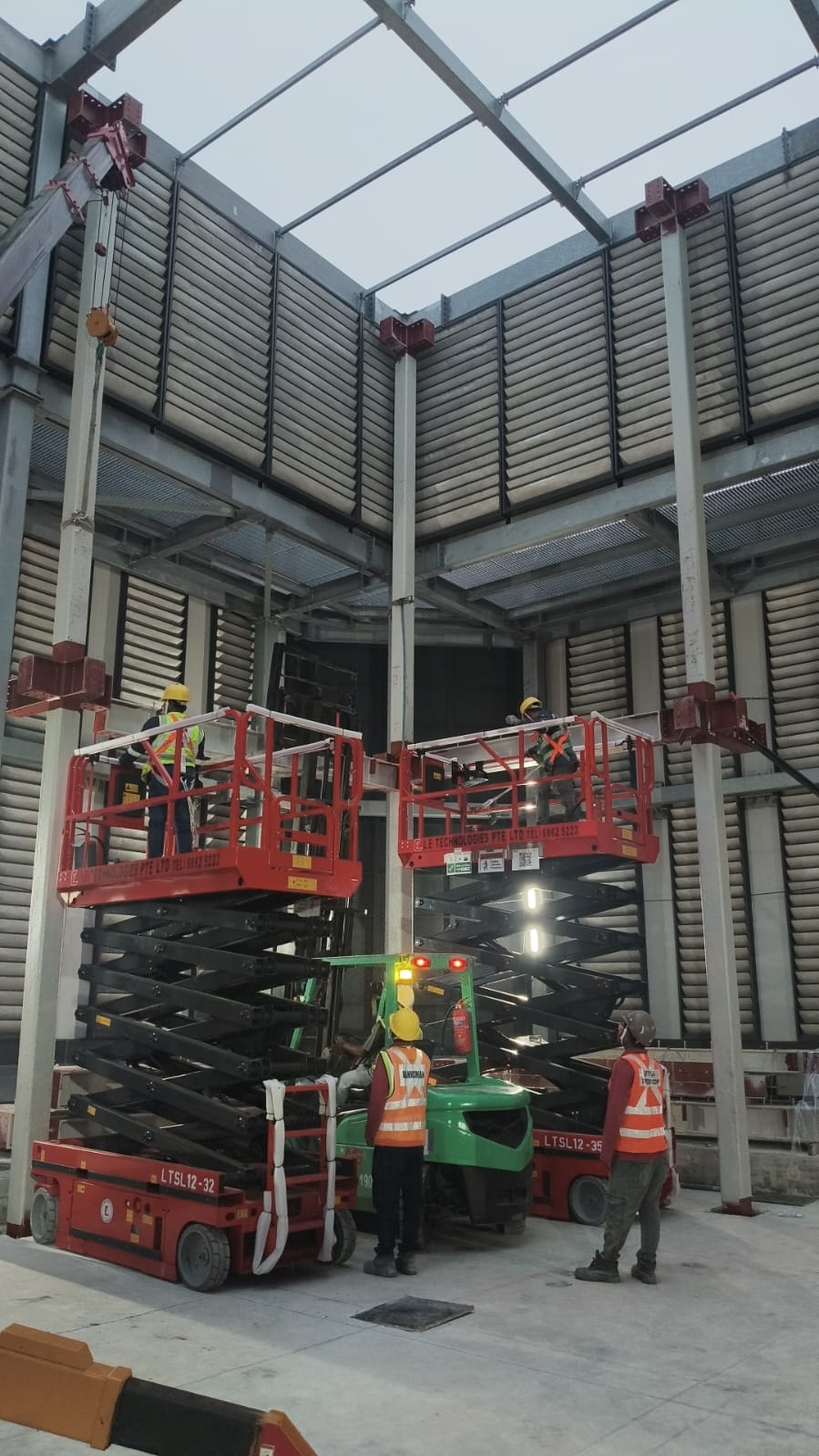 On-site High-Bay Structural Steel Erection with Dual Scissor Lifts